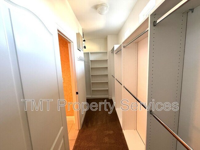 Building Photo - 6832 Salvaterra Cir