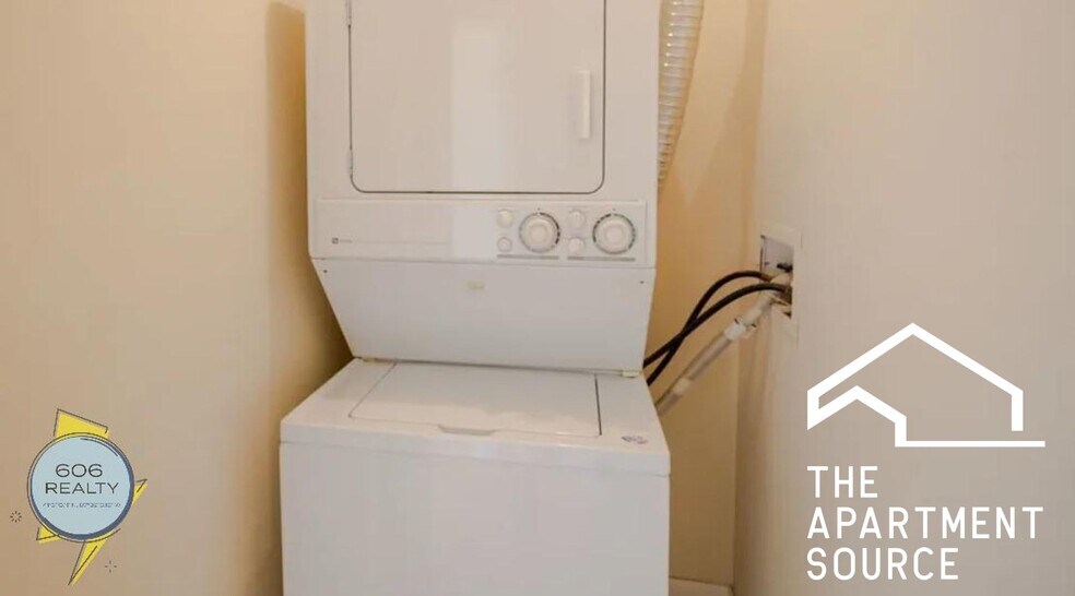 Building Photo - 3347 N Clark St