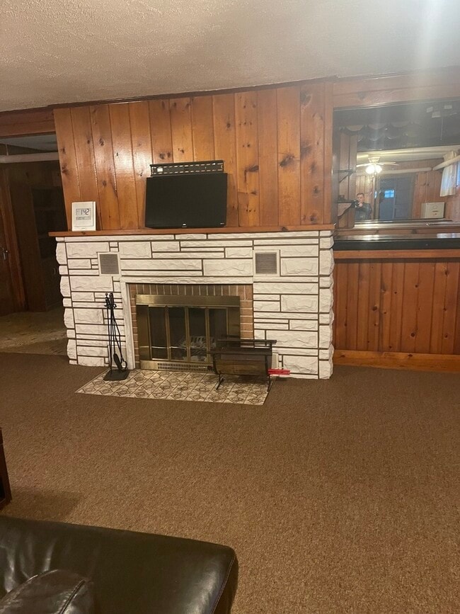 Building Photo - 12713 S 80th Ave