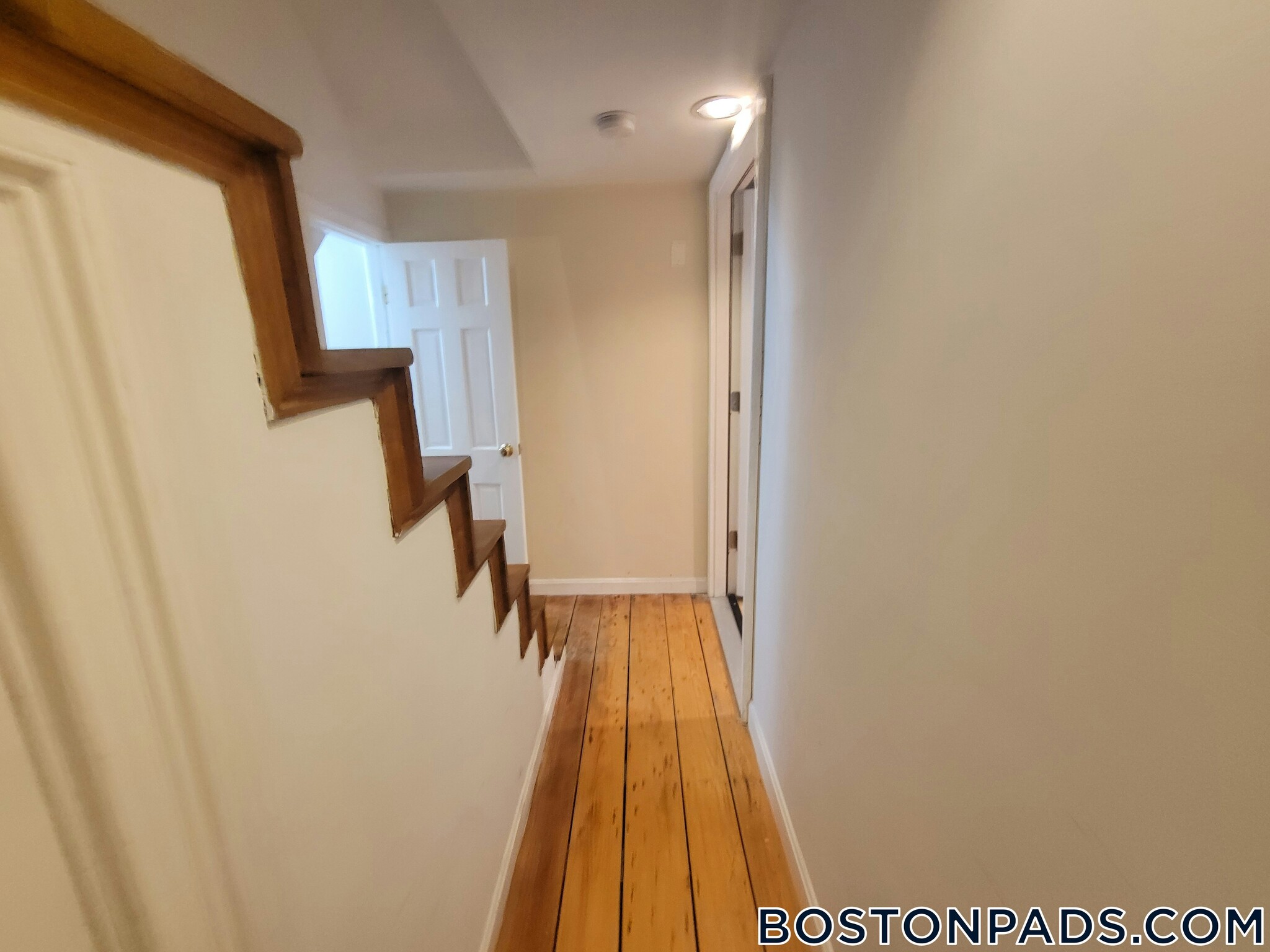 Building Photo - 17 Holman St