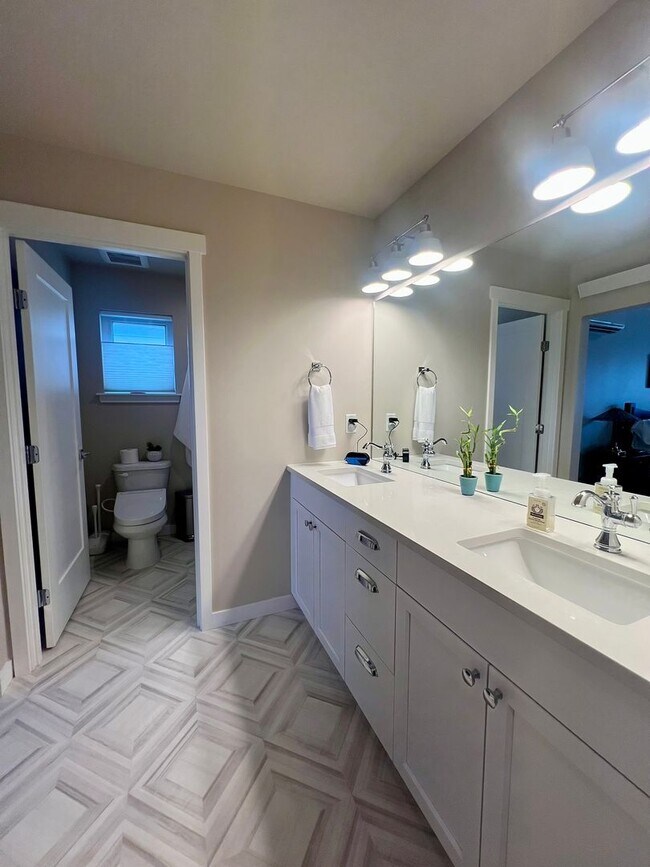 Building Photo - BEAUTIFUL 3Bd 2.5Ba energy efficient home ...