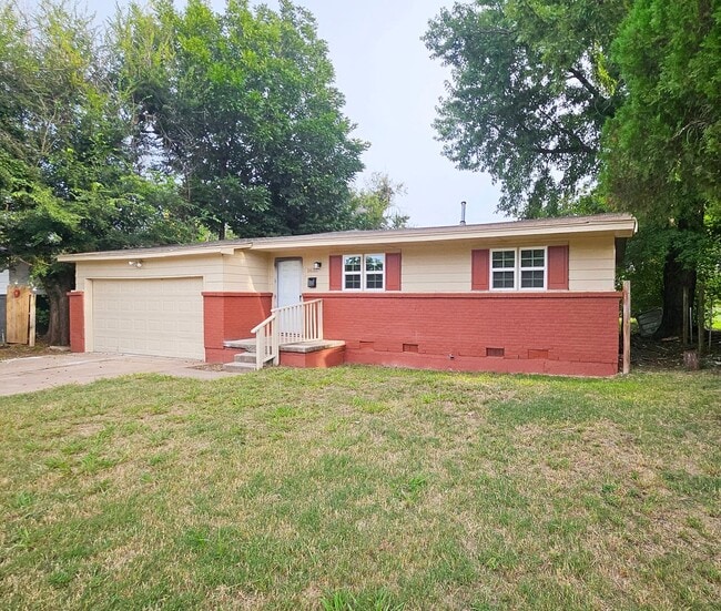 Building Photo - Beautifully Renovated 4 Bed