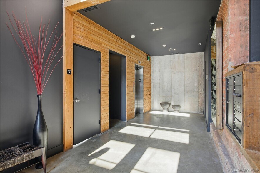 Building Photo - 50 Chestnut St