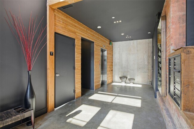 Building Photo - 50 Chestnut St