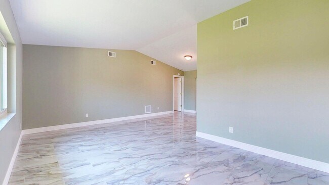 Building Photo - 601 SE Karrigan Terrace
