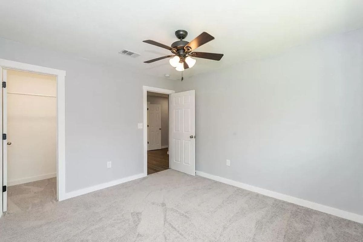 Building Photo - 4915 Sassafras Ln