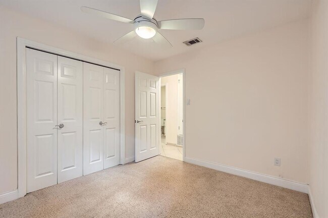 Building Photo - 3004 Maywood Cir