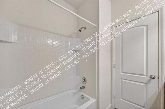 Building Photo - 2126 Redbud Dr