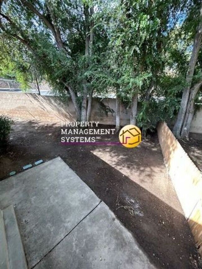 Building Photo - 3 Bedroom Twin Home in Sandy