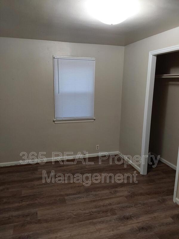 Building Photo - 1431 11 Street, Unit 1/2