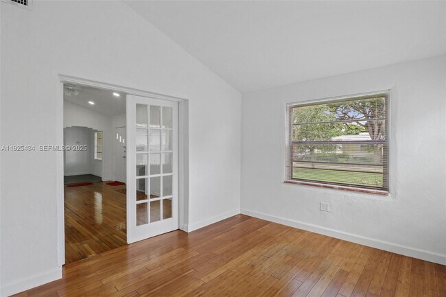 Building Photo - 4630 SW 13th Terrace