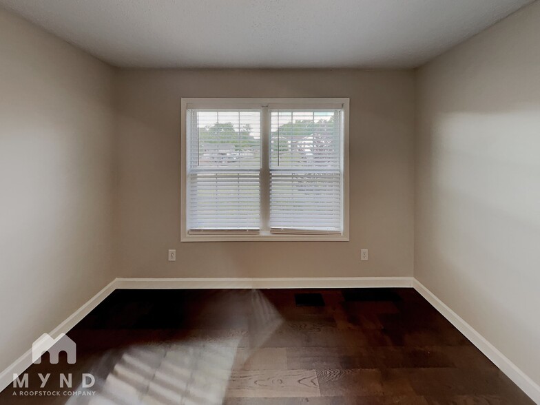 Building Photo - 608 Helms Dr