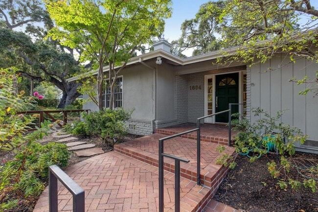 Building Photo - Charming 3-Bedroom Home with Office in desirable Old Palo Alto neighborhood Avail Feb 7th