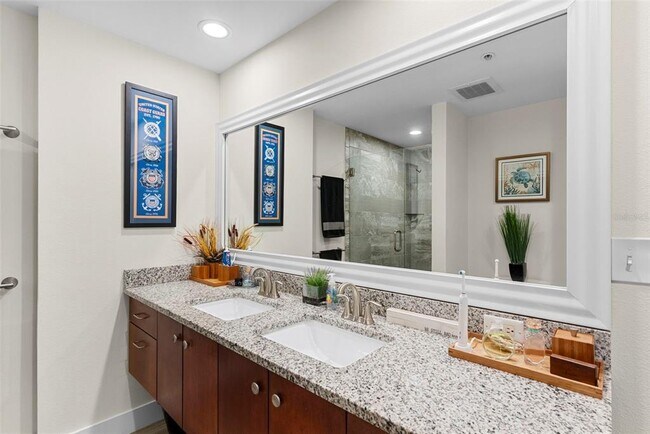 Building Photo - 1208 E Kennedy Blvd