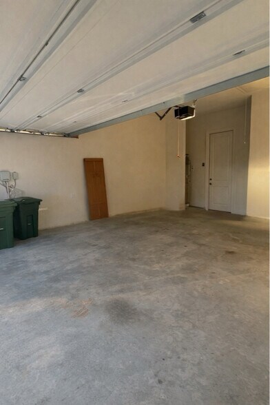 Building Photo - 5513 Traveller Dr