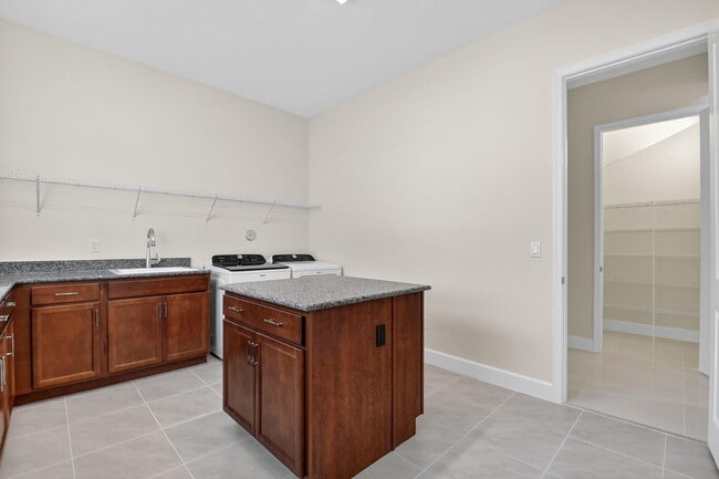 Building Photo - 15120 Wildwood Cir