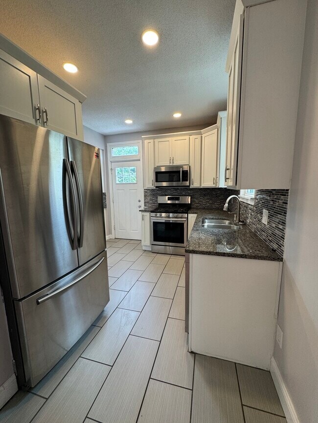 Building Photo - 214 N 17th St