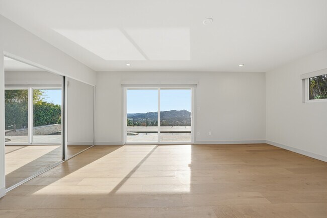 Building Photo - 5527 Burning Tree Dr