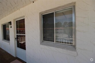 Building Photo - 400 El Camino Dr