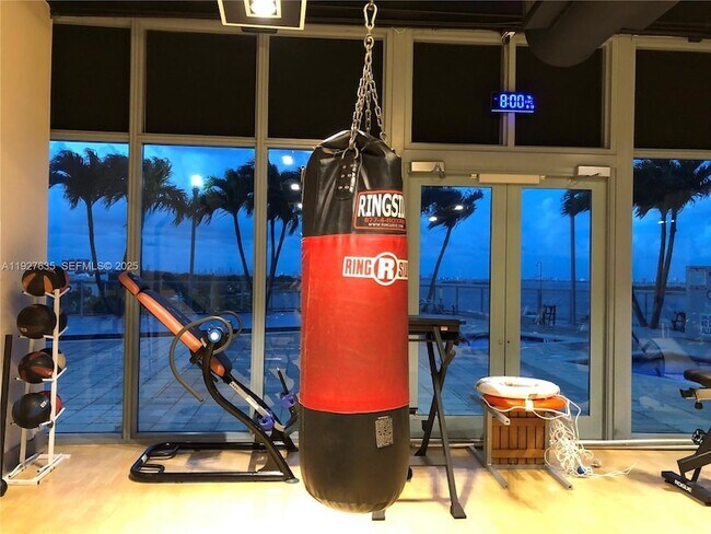 Building Photo - 601 NE 36th St