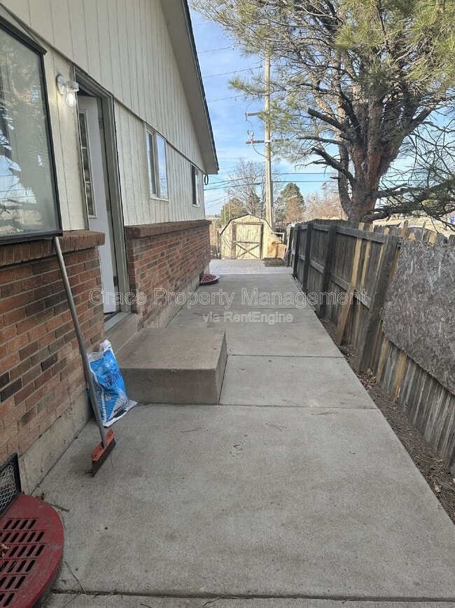 Building Photo - 13669 E Nevada Ave