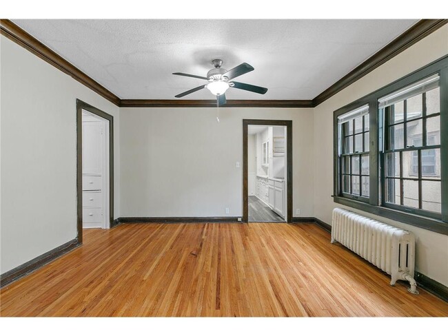 Building Photo - 2512 Dupont Ave S