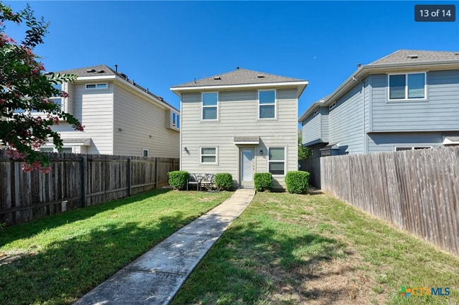 Building Photo - Beautiful and Convenient! 3 bed 2 1/2 bath...
