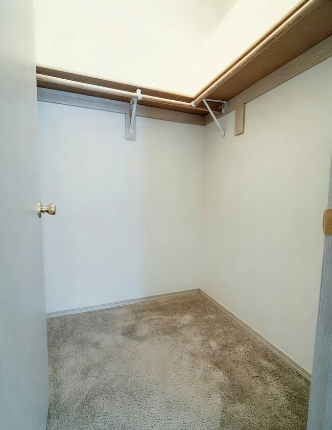 Building Photo - 16901 SE 6th St