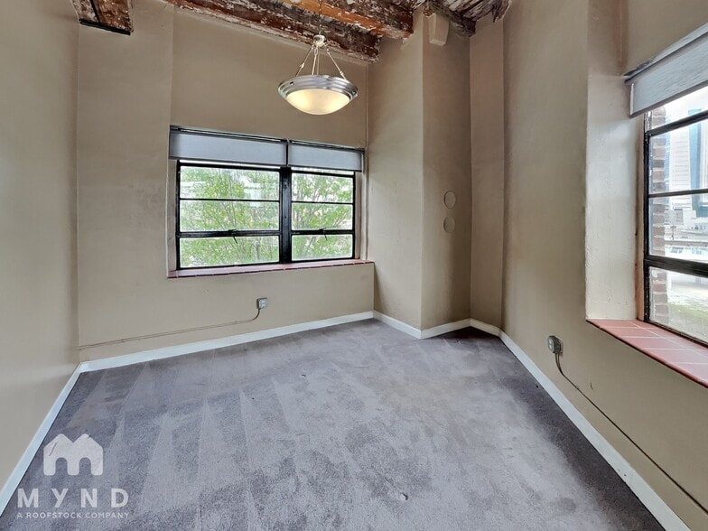 Building Photo - 326 Nelson St SW