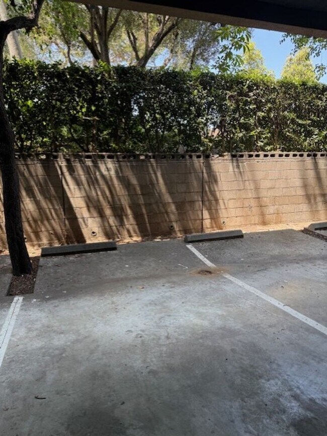 Building Photo - Top floor, 1 Bedroom, 1 Bath Condo in Ston...