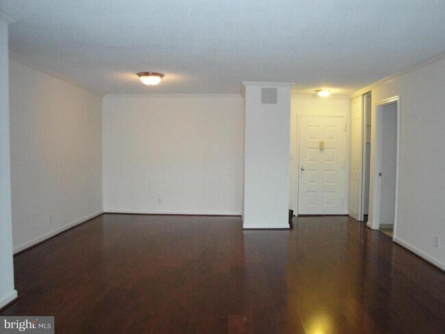 Building Photo - 8360 Greensboro Dr