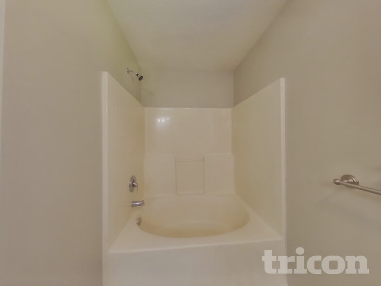 Building Photo - 1787 Mission Oaks St