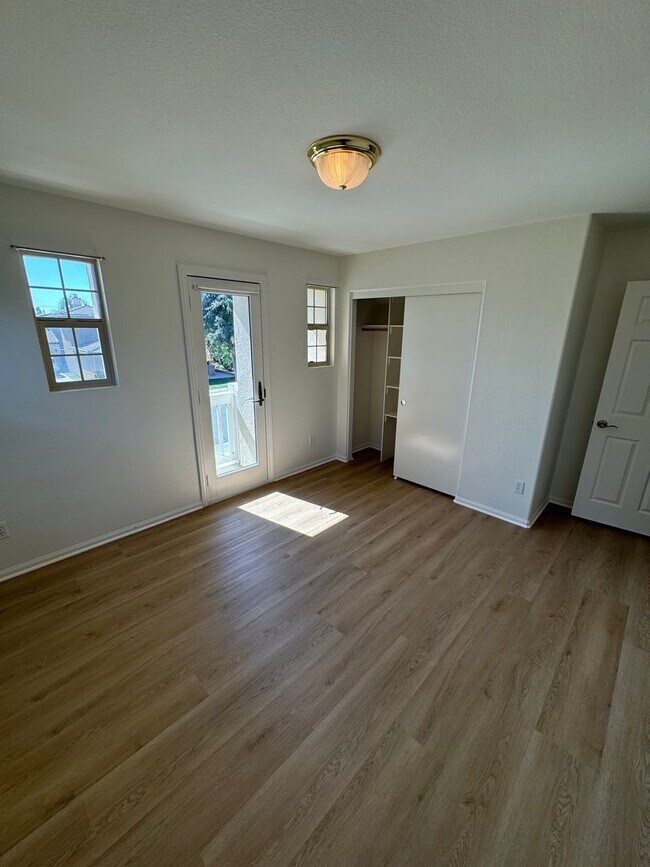 Building Photo - 4 Bedroom + Utility Room / 3.5 Bath Home F...