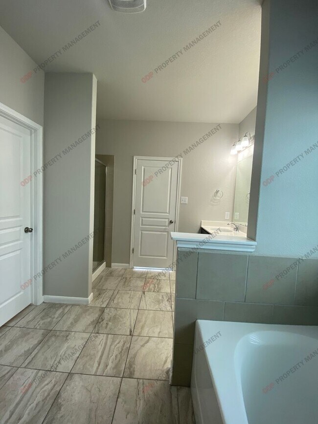 Building Photo - 818 Dunford Dr