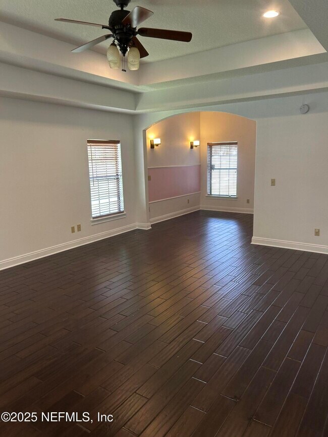 Building Photo - 1613 Fairway Ridge Dr
