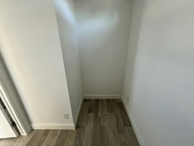 Building Photo - 16 Carl St