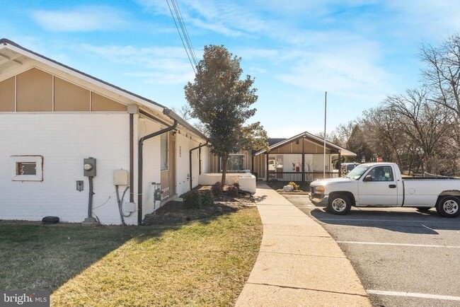 Building Photo - 522 Wilson Bridge Dr