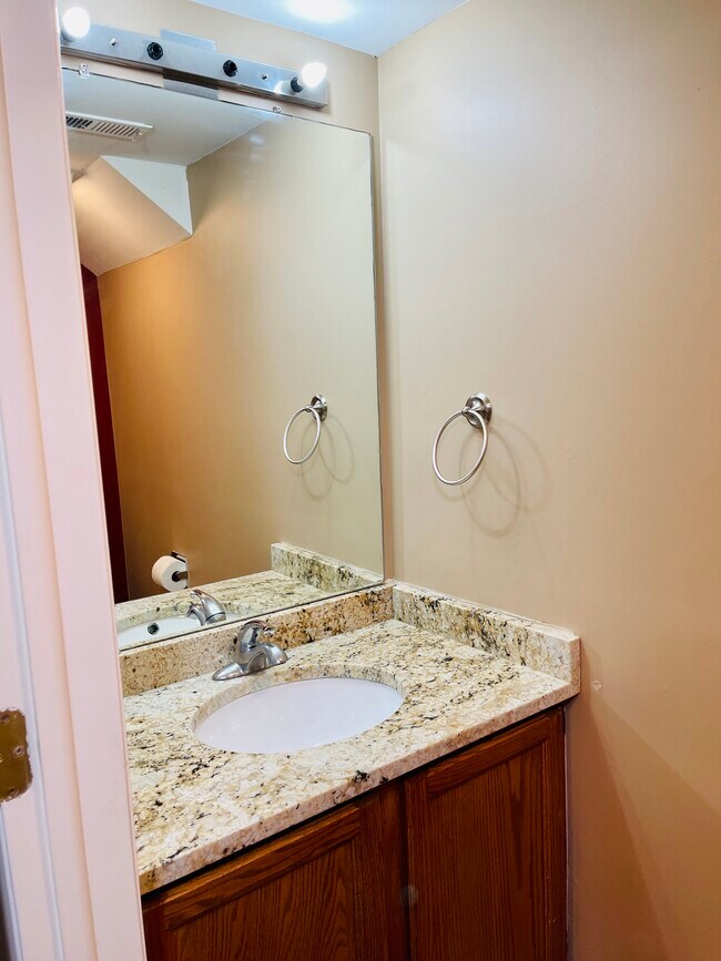 Guest 1/2 Bath - 111 White Pine Dr