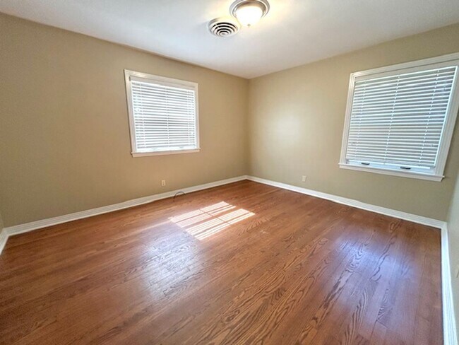 Building Photo - Coming Soon 10/8/25! Charming and spacious...