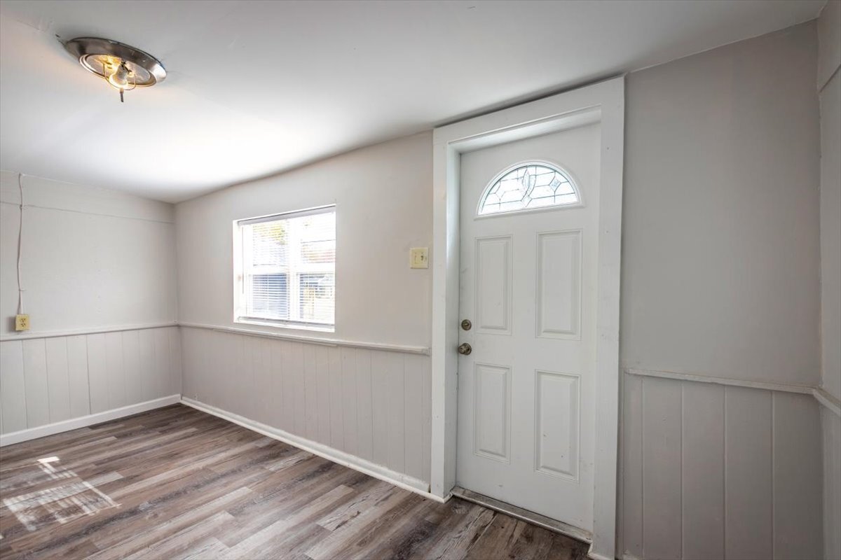 Building Photo - 531 New Berlin Rd