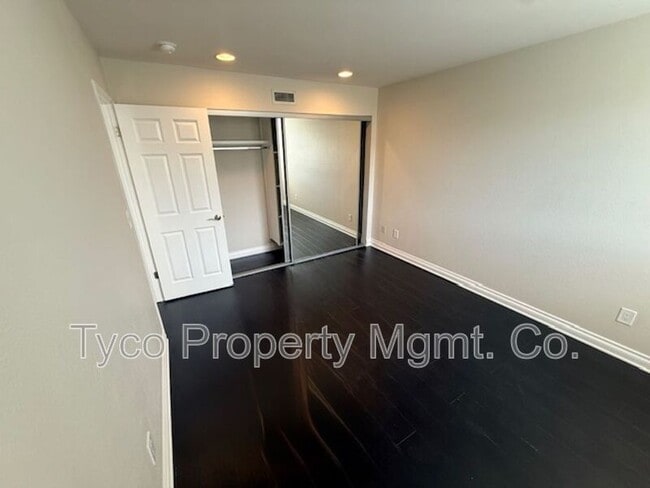 Building Photo - 2202 River Run Dr