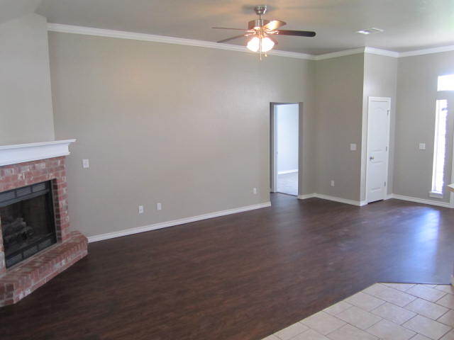 Building Photo - 704 N Markwell Ave