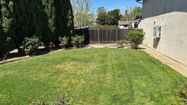 Building Photo - Spacious 4 bed/2.5 bath home in San Ramon