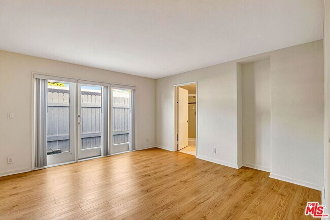 Building Photo - 811 21st St