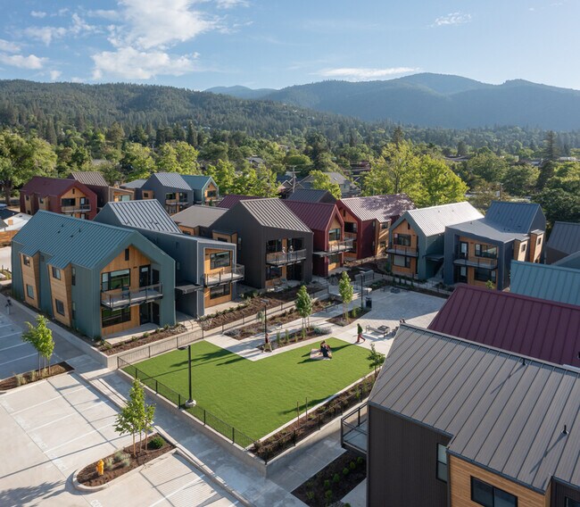 Building Photo - 168 Garfield St