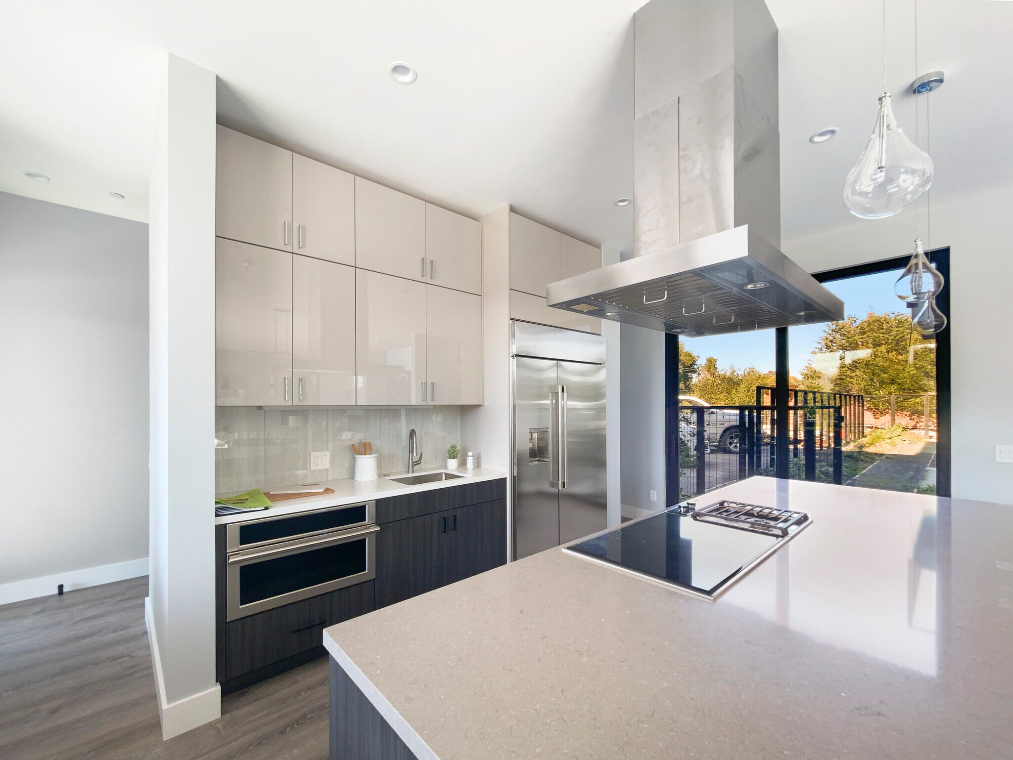 Building Photo - 10 Notre Dame Pl