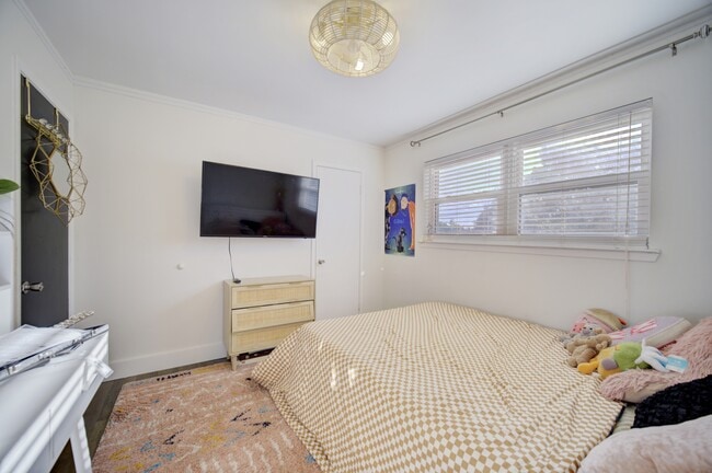 Building Photo - 1024 Juniper Ave