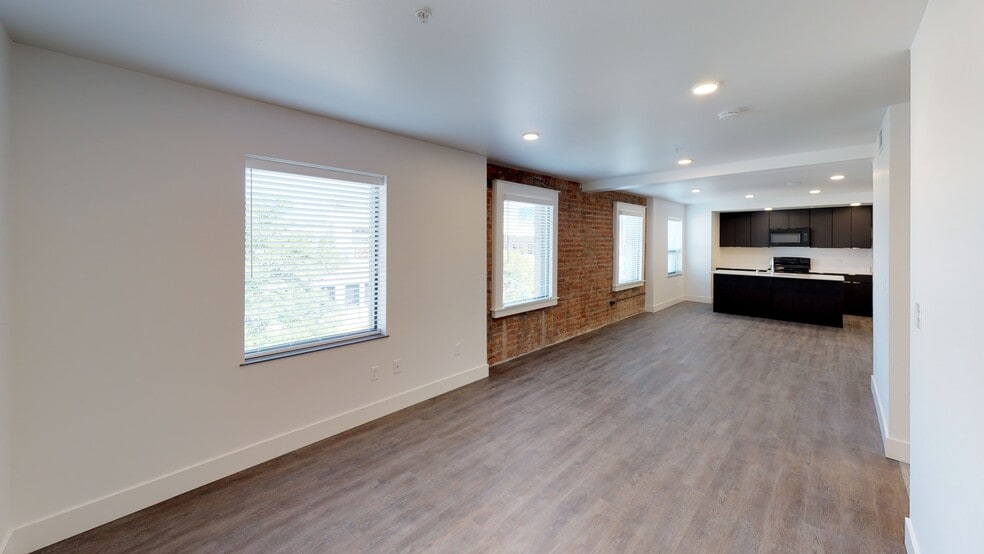 Large living area - 124 N 29th St