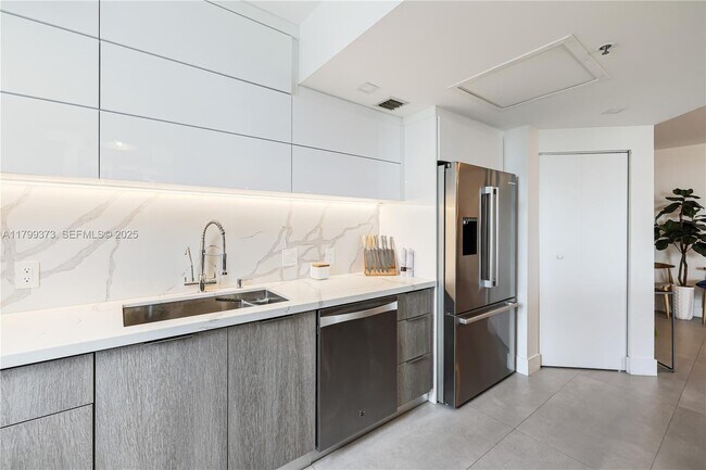 Building Photo - 701 Brickell Key Blvd