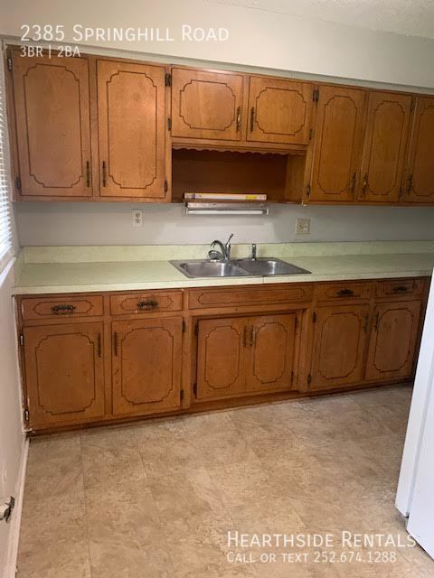 Building Photo - "Charming 3-Bedroom Home with Spacious Lay...